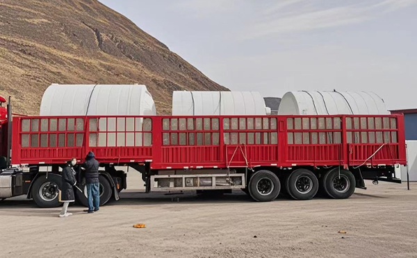 武山塑料桶装车完毕准备运输中