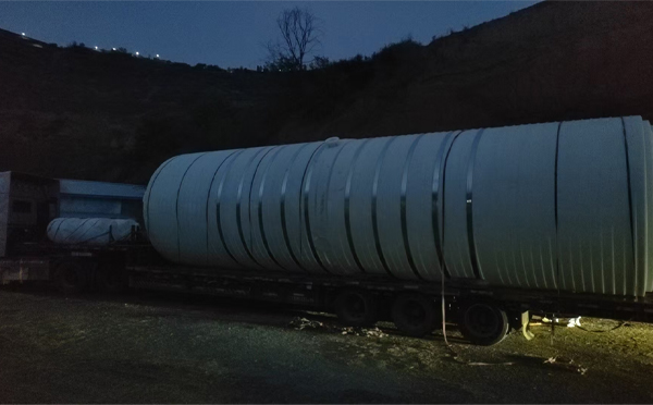 武山圆桶运输途中